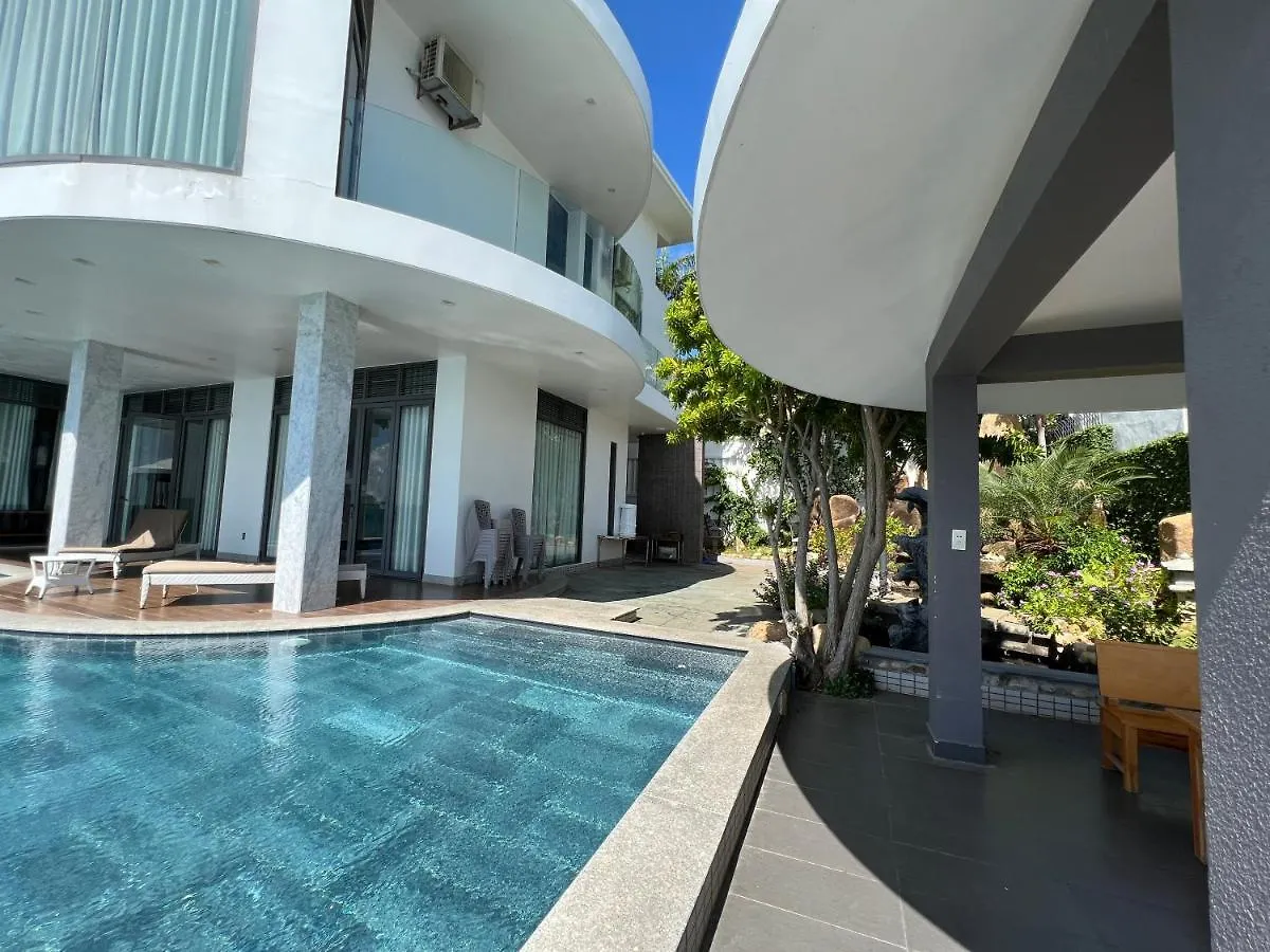 Nancy Strip Imperial Villa 4 Vung Tau